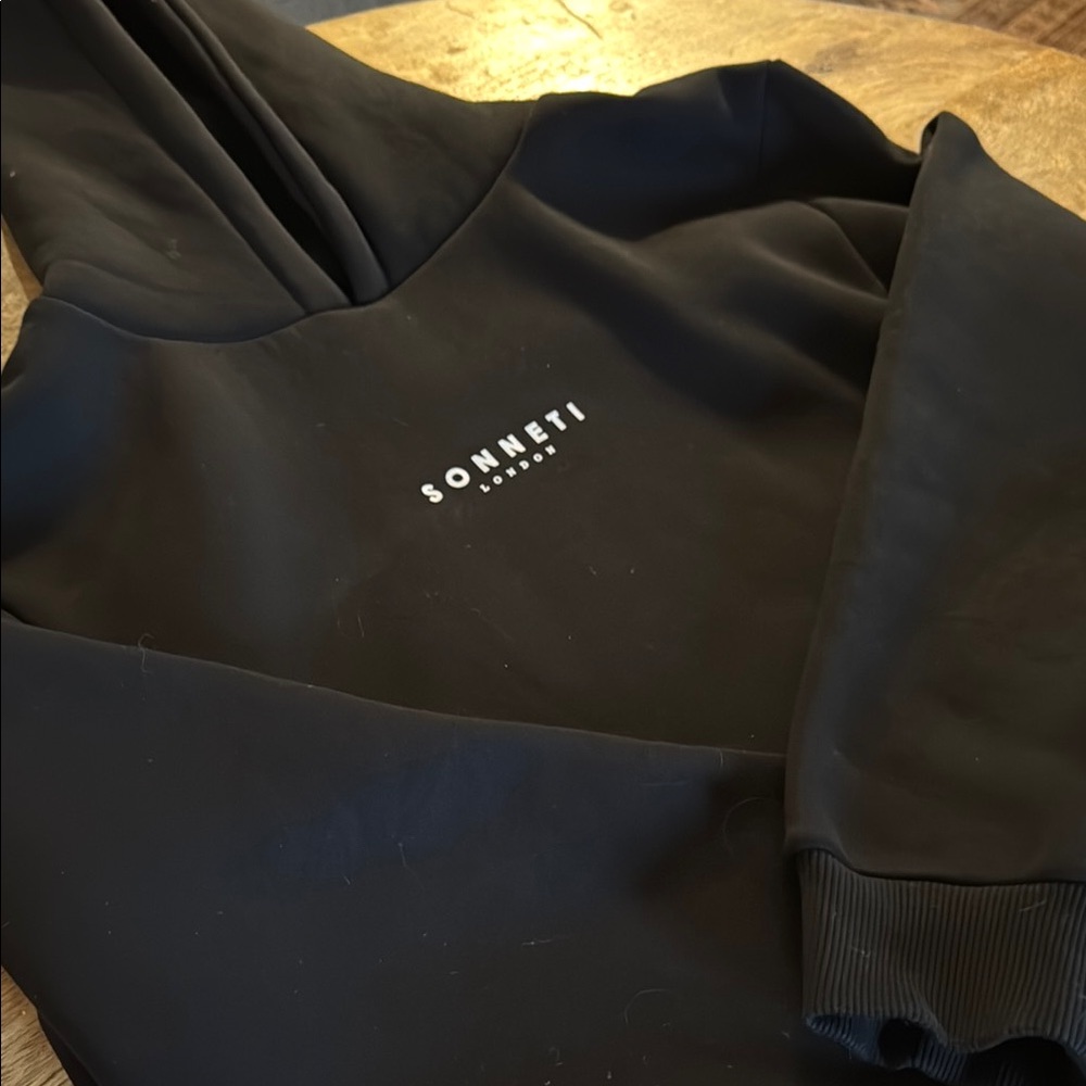 Black Hoodie Sonneti